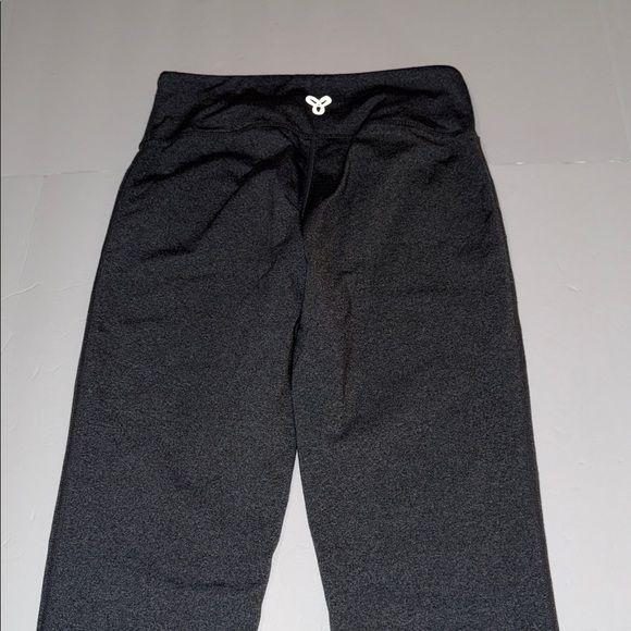 Aritzia TNA Dark Grey Cropped Leggings - Women’s Size Small - Picture 5 of 9